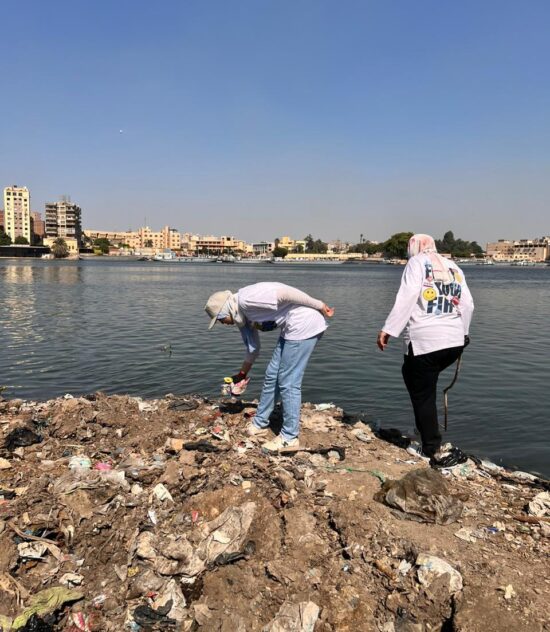 حملة تنظيف نهر النيل بجزيرة الوراق ضمن مبادرة لا للبلاستيك